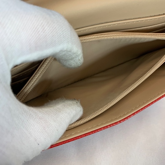 NWOT! Guess Tomato Red Faux Pebbled Leather with Silver Tone Hardware Wallet! - Picture 7 of 9